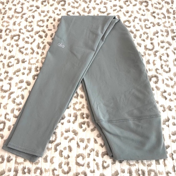 ALO Yoga Gray Leggings - Picture 9 of 9